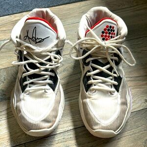 Nike Kyrie Infinity size 7.5